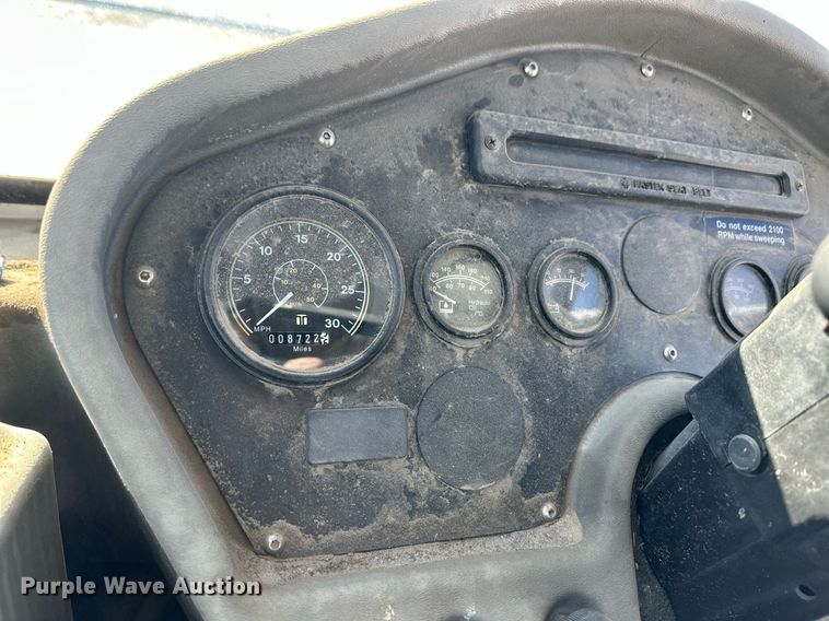 image for item ER8734 2002 Johnston 3000 street sweeper