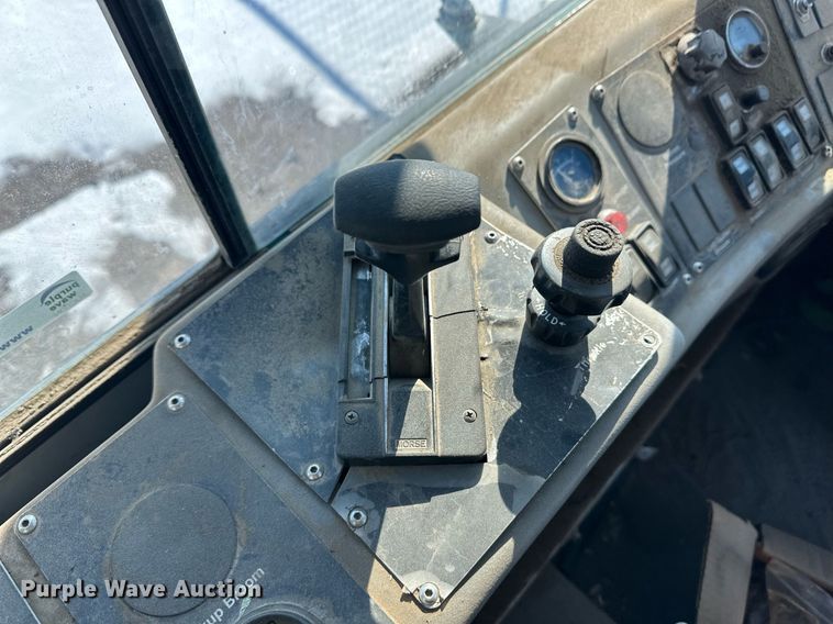 image for item ER8734 2002 Johnston 3000 street sweeper