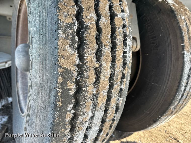 image for item ER8734 2002 Johnston 3000 street sweeper