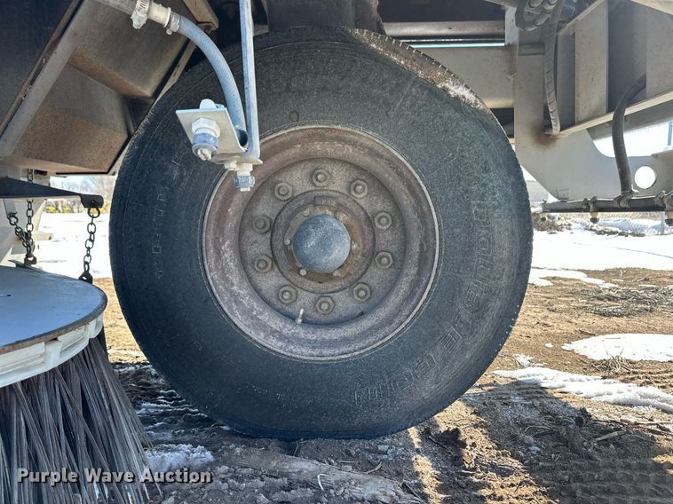 image for item ER8734 2002 Johnston 3000 street sweeper