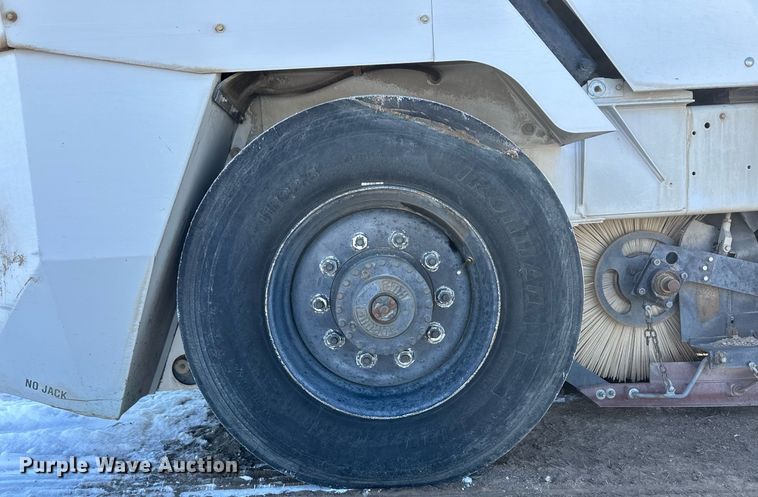 image for item ER8734 2002 Johnston 3000 street sweeper