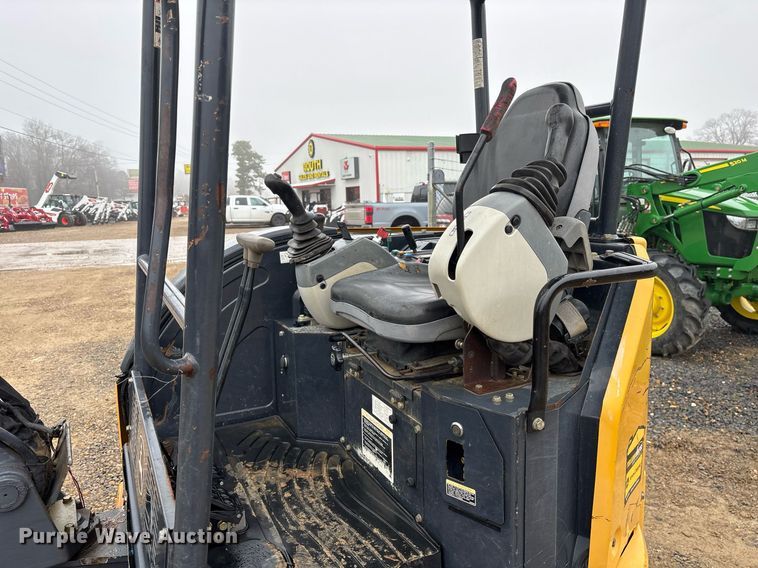 image for item EY9894 2015 John Deere 26G mini excavator