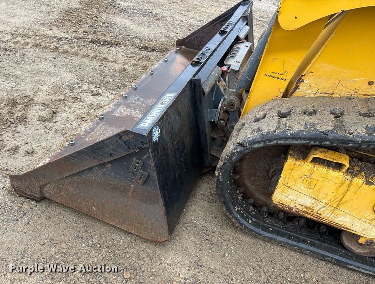 image for item EY9896 2018 Gehl RT165 tracked skid steer loader