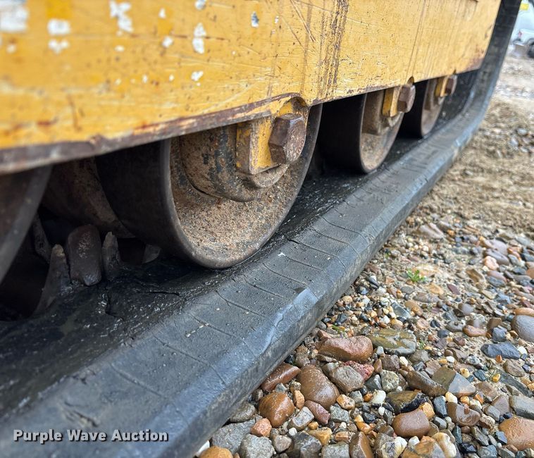 image for item EY9896 2018 Gehl RT165 tracked skid steer loader