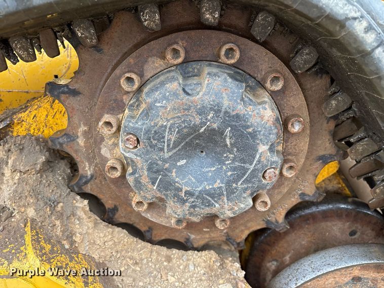 image for item EY9896 2018 Gehl RT165 tracked skid steer loader