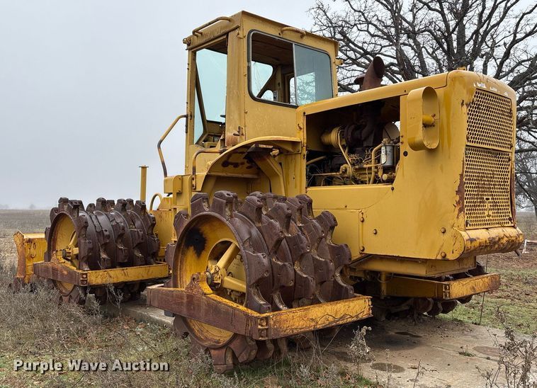 image for item EY9905 1972 Caterpillar 815 soil compactor