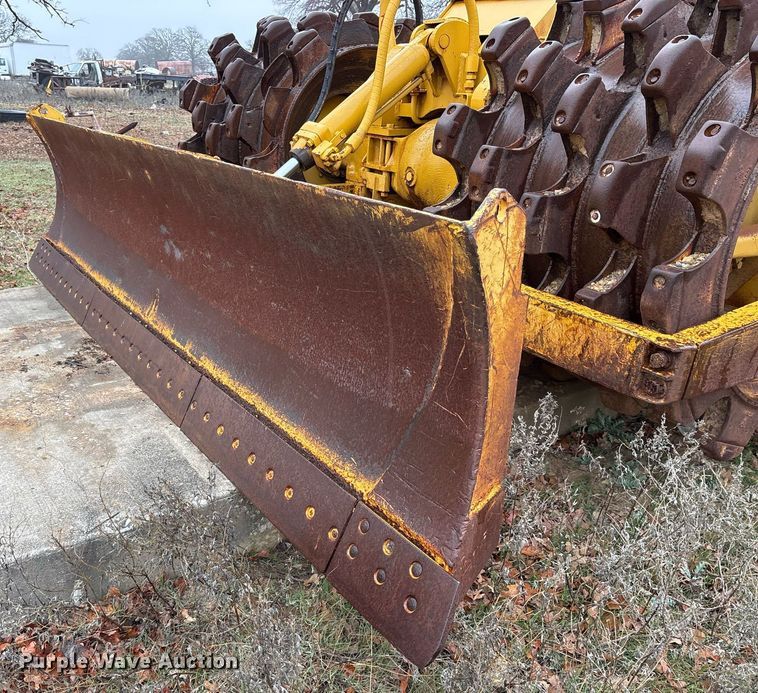 image for item EY9905 1972 Caterpillar 815 soil compactor