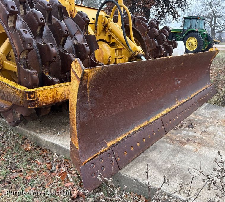 image for item EY9905 1972 Caterpillar 815 soil compactor