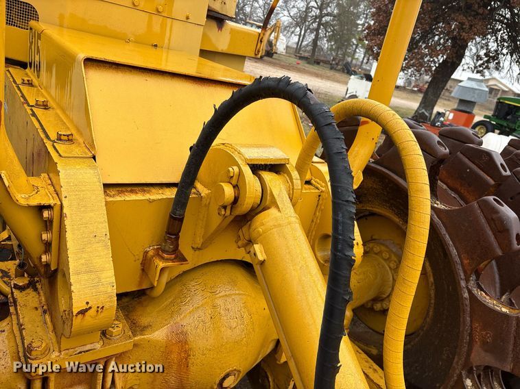 image for item EY9905 1972 Caterpillar 815 soil compactor