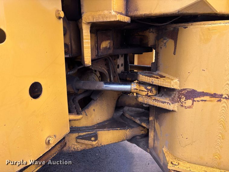 image for item EY9905 1972 Caterpillar 815 soil compactor