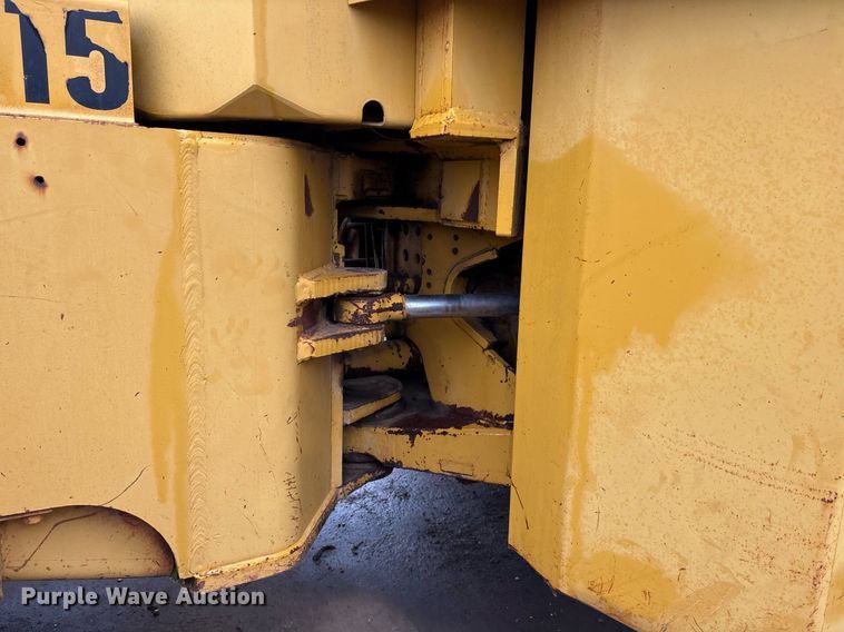 image for item EY9905 1972 Caterpillar 815 soil compactor