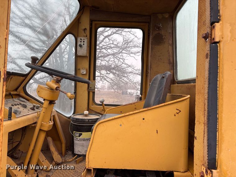 image for item EY9905 1972 Caterpillar 815 soil compactor