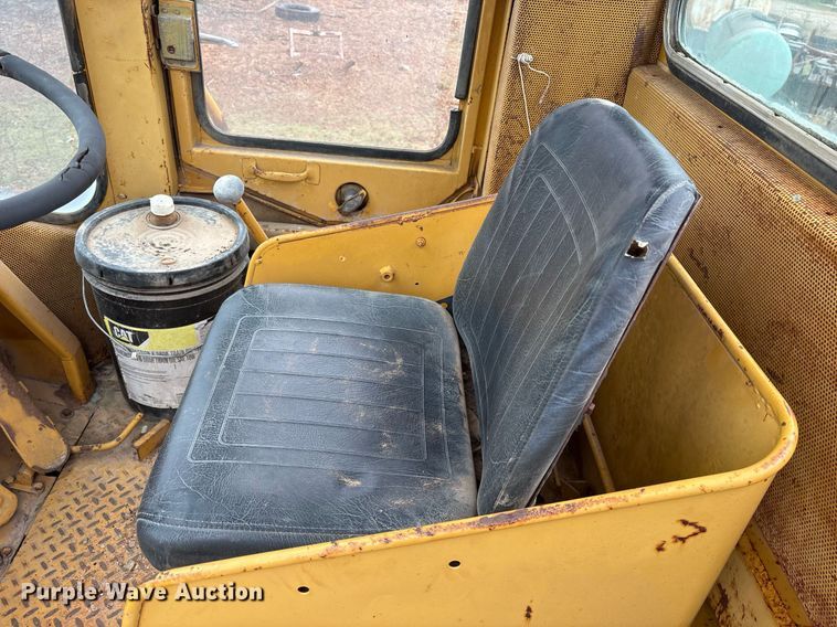 image for item EY9905 1972 Caterpillar 815 soil compactor