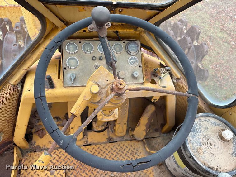 image for item EY9905 1972 Caterpillar 815 soil compactor