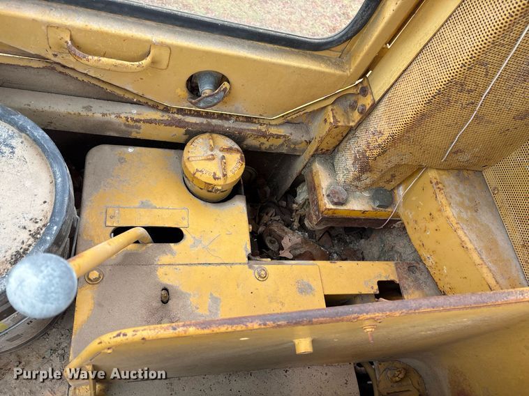 image for item EY9905 1972 Caterpillar 815 soil compactor