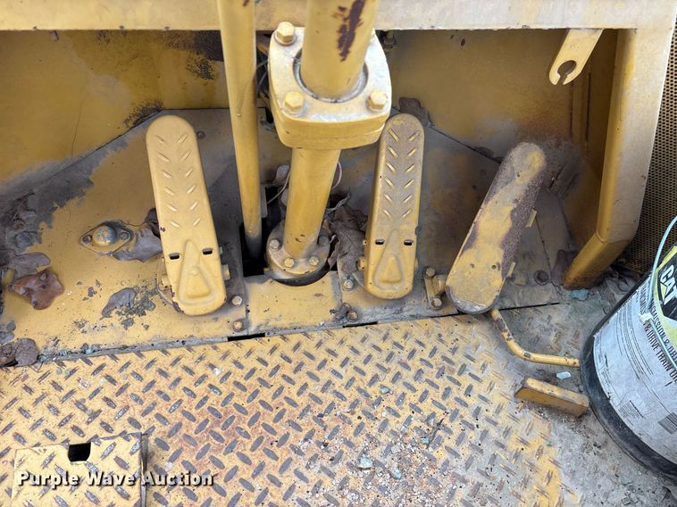 image for item EY9905 1972 Caterpillar 815 soil compactor
