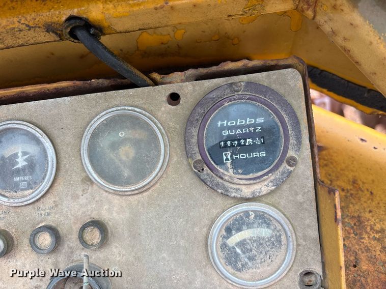 image for item EY9905 1972 Caterpillar 815 soil compactor