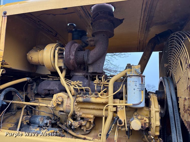 image for item EY9905 1972 Caterpillar 815 soil compactor