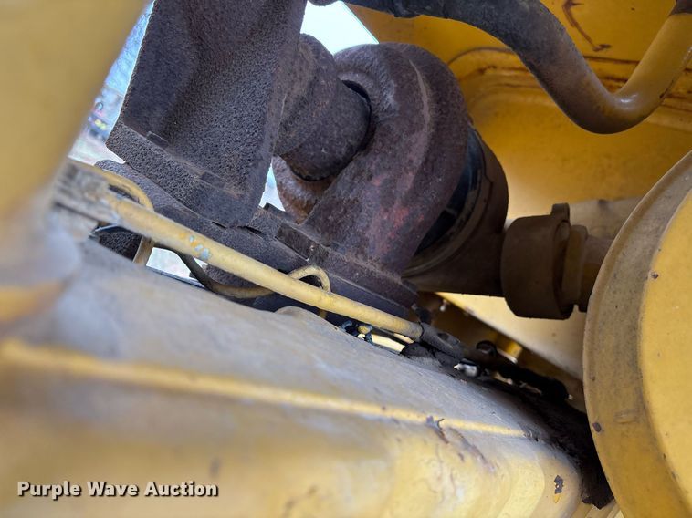 image for item EY9905 1972 Caterpillar 815 soil compactor