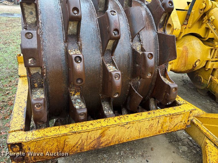 image for item EY9905 1972 Caterpillar 815 soil compactor