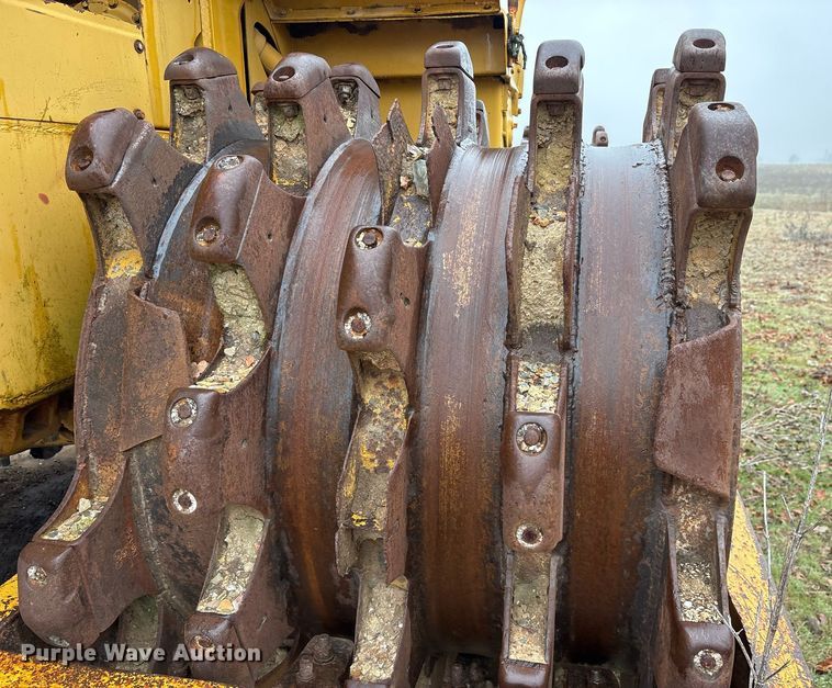 image for item EY9905 1972 Caterpillar 815 soil compactor