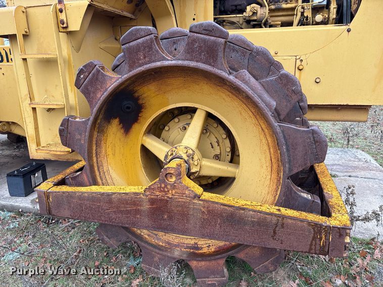 image for item EY9905 1972 Caterpillar 815 soil compactor