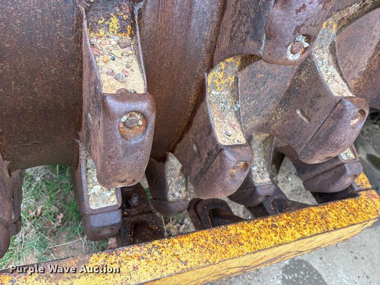 image for item EY9905 1972 Caterpillar 815 soil compactor