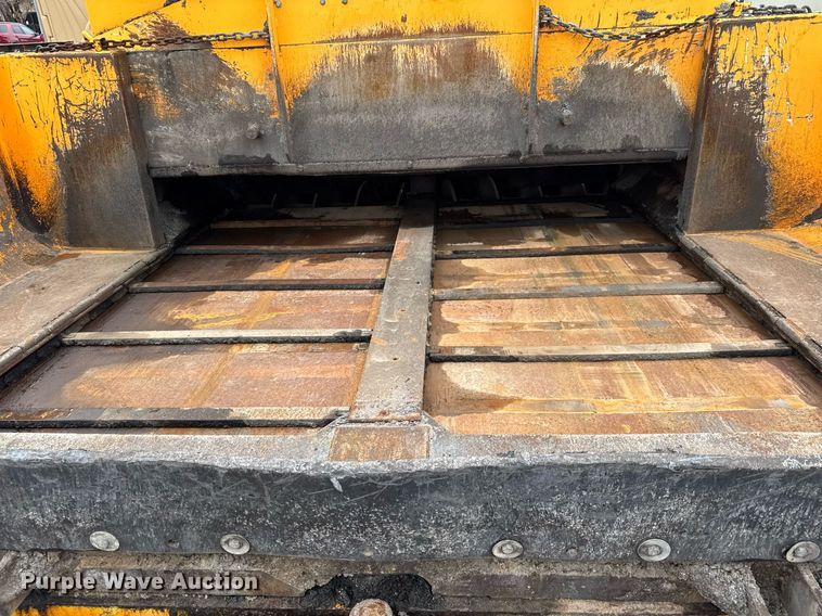 image for item LH9495 2008 Lee Boy L8515 T paver