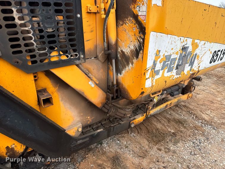 image for item LH9495 2008 Lee Boy L8515 T paver