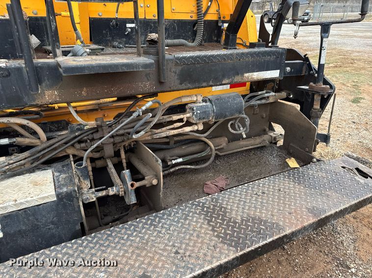 image for item LH9495 2008 Lee Boy L8515 T paver