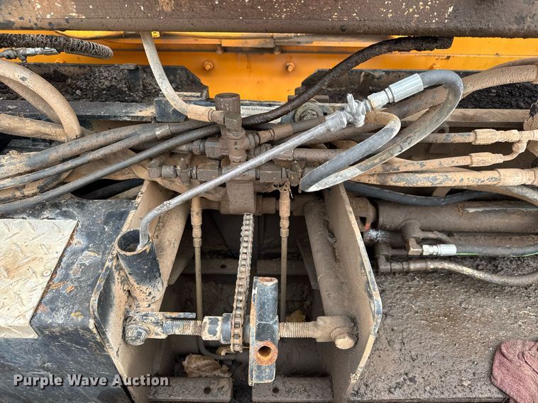 image for item LH9495 2008 Lee Boy L8515 T paver