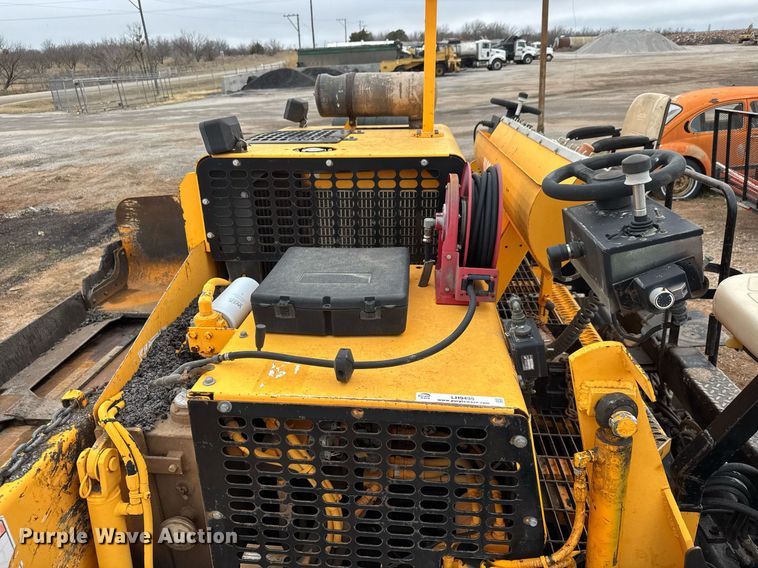 image for item LH9495 2008 Lee Boy L8515 T paver