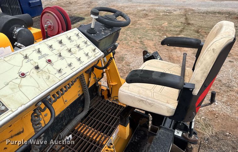 image for item LH9495 2008 Lee Boy L8515 T paver