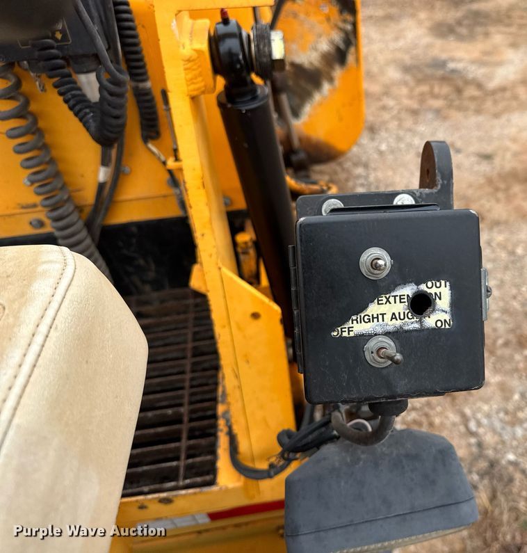 image for item LH9495 2008 Lee Boy L8515 T paver