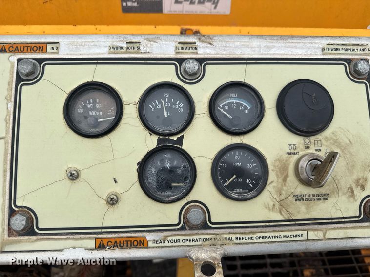 image for item LH9495 2008 Lee Boy L8515 T paver