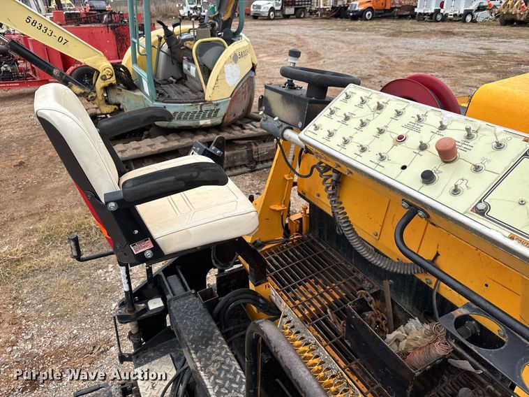 image for item LH9495 2008 Lee Boy L8515 T paver