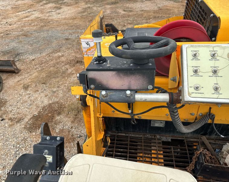 image for item LH9495 2008 Lee Boy L8515 T paver