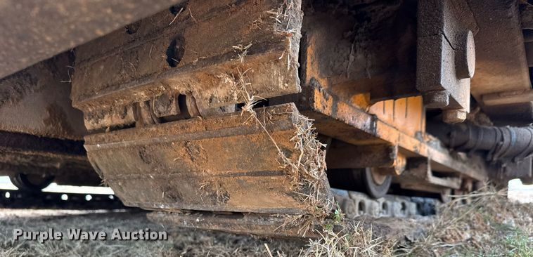 image for item LH9495 2008 Lee Boy L8515 T paver