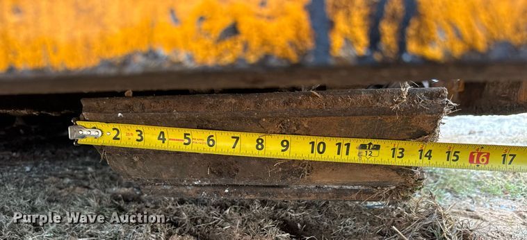 image for item LH9495 2008 Lee Boy L8515 T paver