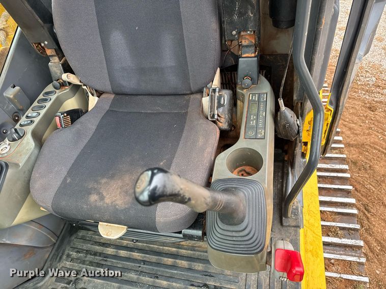 image for item LH9521 2015 Komatsu PC290LC-11 excavator