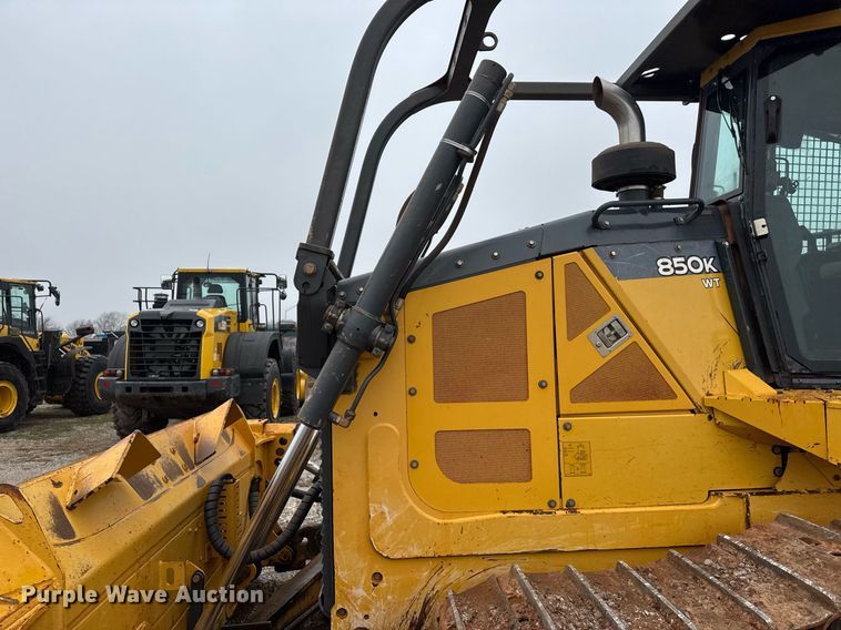 image for item LH9522 2015 John Deere 850K dozer
