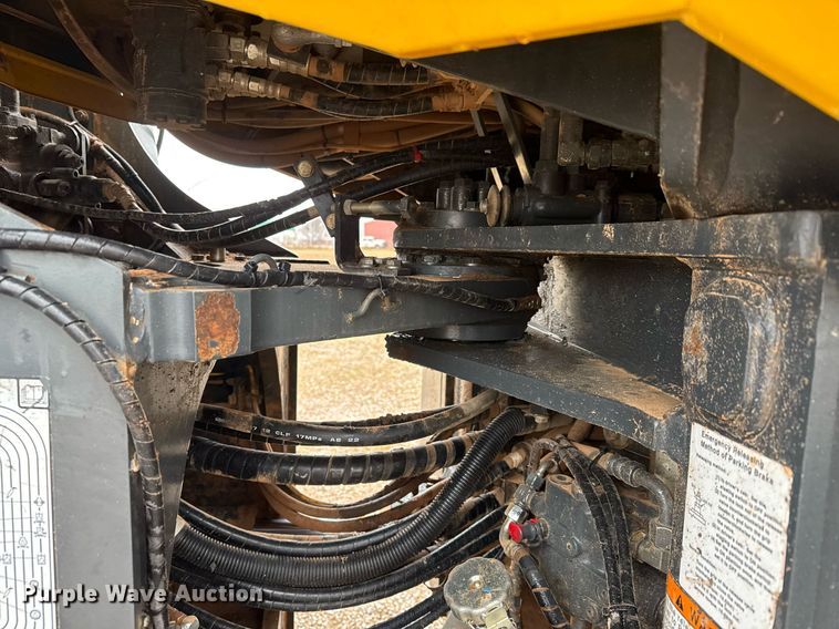 image for item LH9524 2022 Komatsu WA380-8 wheel loader