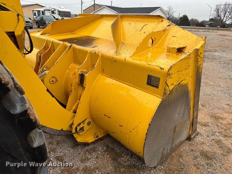 image for item LH9524 2022 Komatsu WA380-8 wheel loader
