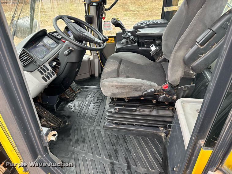 image for item LH9524 2022 Komatsu WA380-8 wheel loader