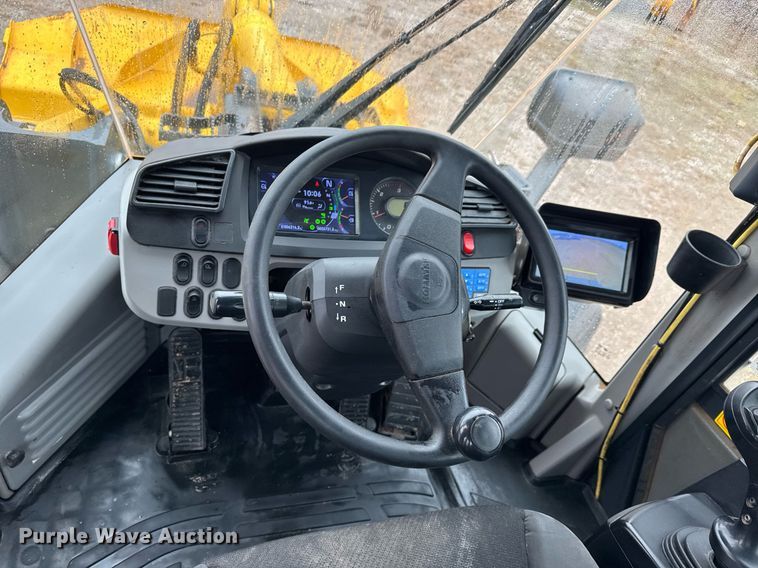 image for item LH9524 2022 Komatsu WA380-8 wheel loader