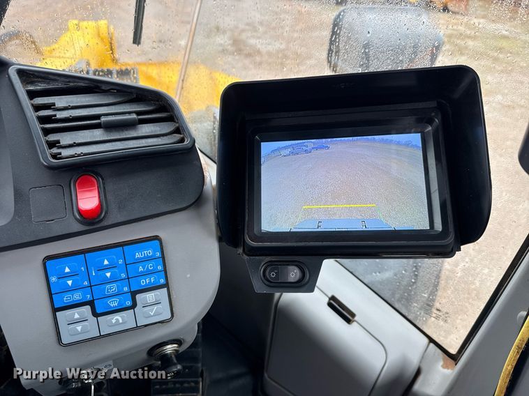 image for item LH9524 2022 Komatsu WA380-8 wheel loader