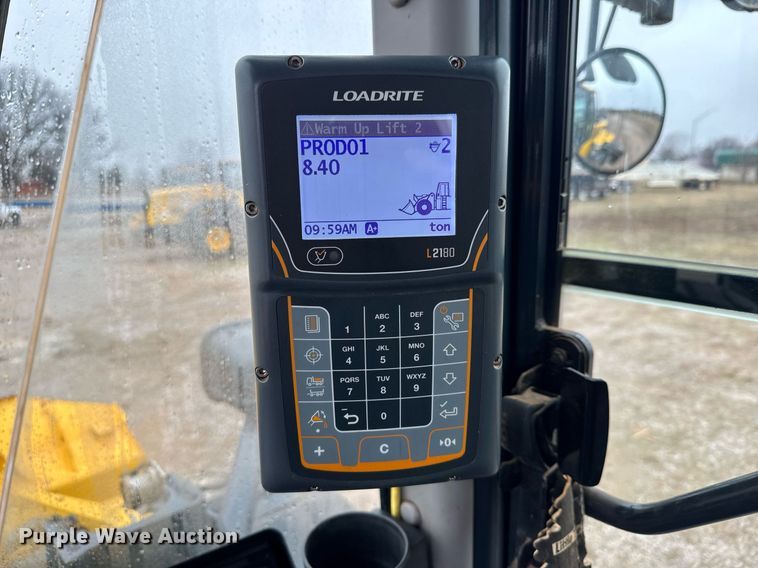 image for item LH9524 2022 Komatsu WA380-8 wheel loader