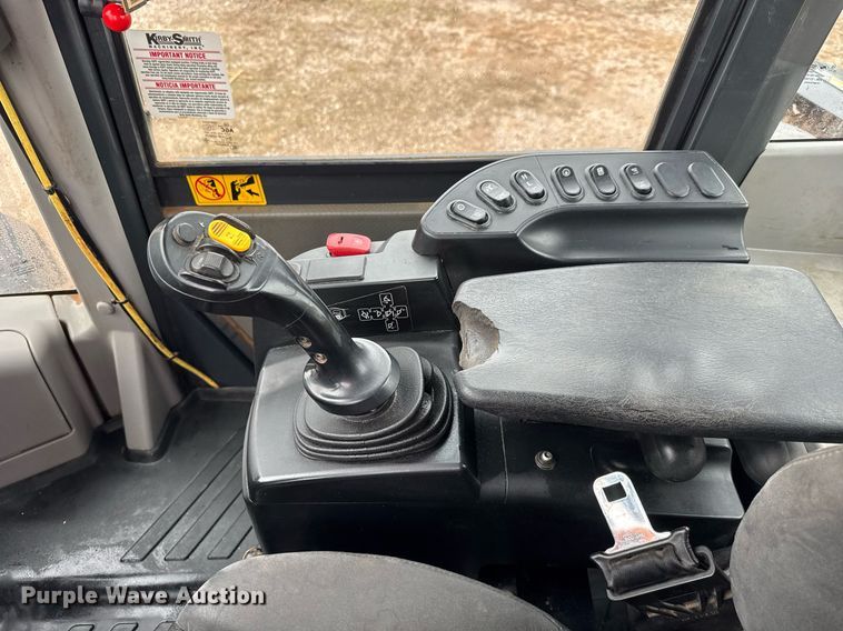 image for item LH9524 2022 Komatsu WA380-8 wheel loader