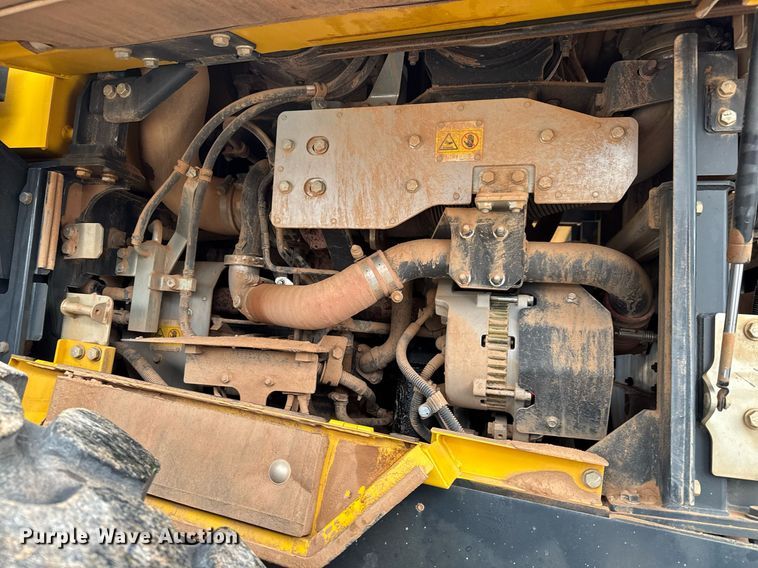 image for item LH9524 2022 Komatsu WA380-8 wheel loader