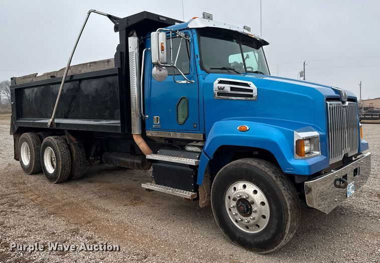 image for item LH9525 2018 Western Star 4700SF dump truck